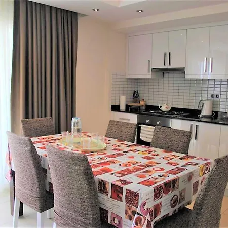 Apartman Tropical Gardens Is A 2 Bed 1st Floor Private
