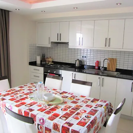 Tropical Gardens Is A 2 Bed 1st Floor Private Apartman