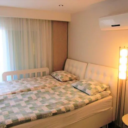 Tropical Gardens Is A 2 Bed 1st Floor Private *