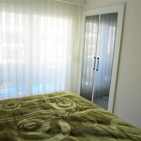Apartman Tropical Gardens Is A 2 Bed 1st Floor Private *