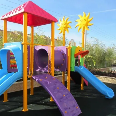 Apartman Tropical Gardens Is A 2 Bed 1st Floor Private Side