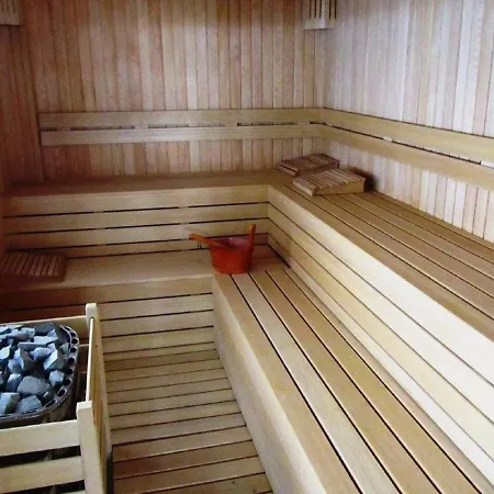 Apartman Tropical Gardens Is A 2 Bed 1st Floor Private *