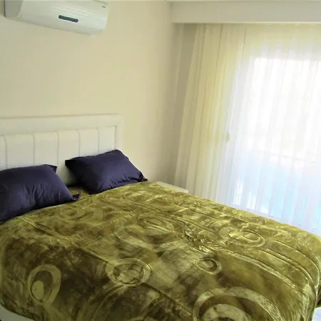 Apartman Tropical Gardens Is A 2 Bed 1st Floor Private Side