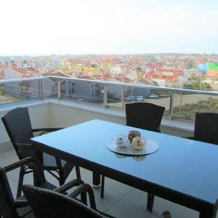 Apartman Tropical Gardens Is A 2 Bed 1st Floor Private Side